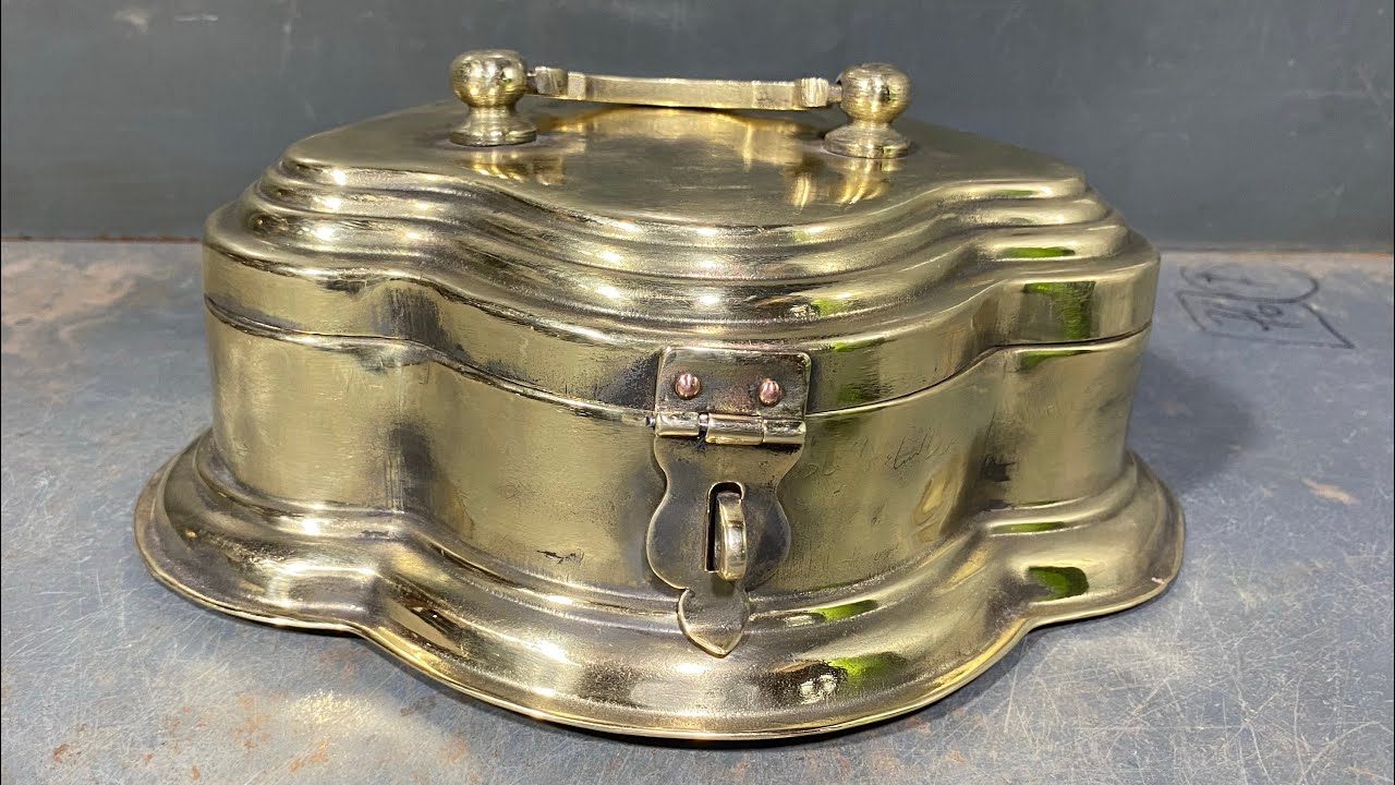 A Gorgeous Brass Paan Daan Or Betel Box In Excellent Condition Unique Design - 4 - NOW ON SALE 🏷 |