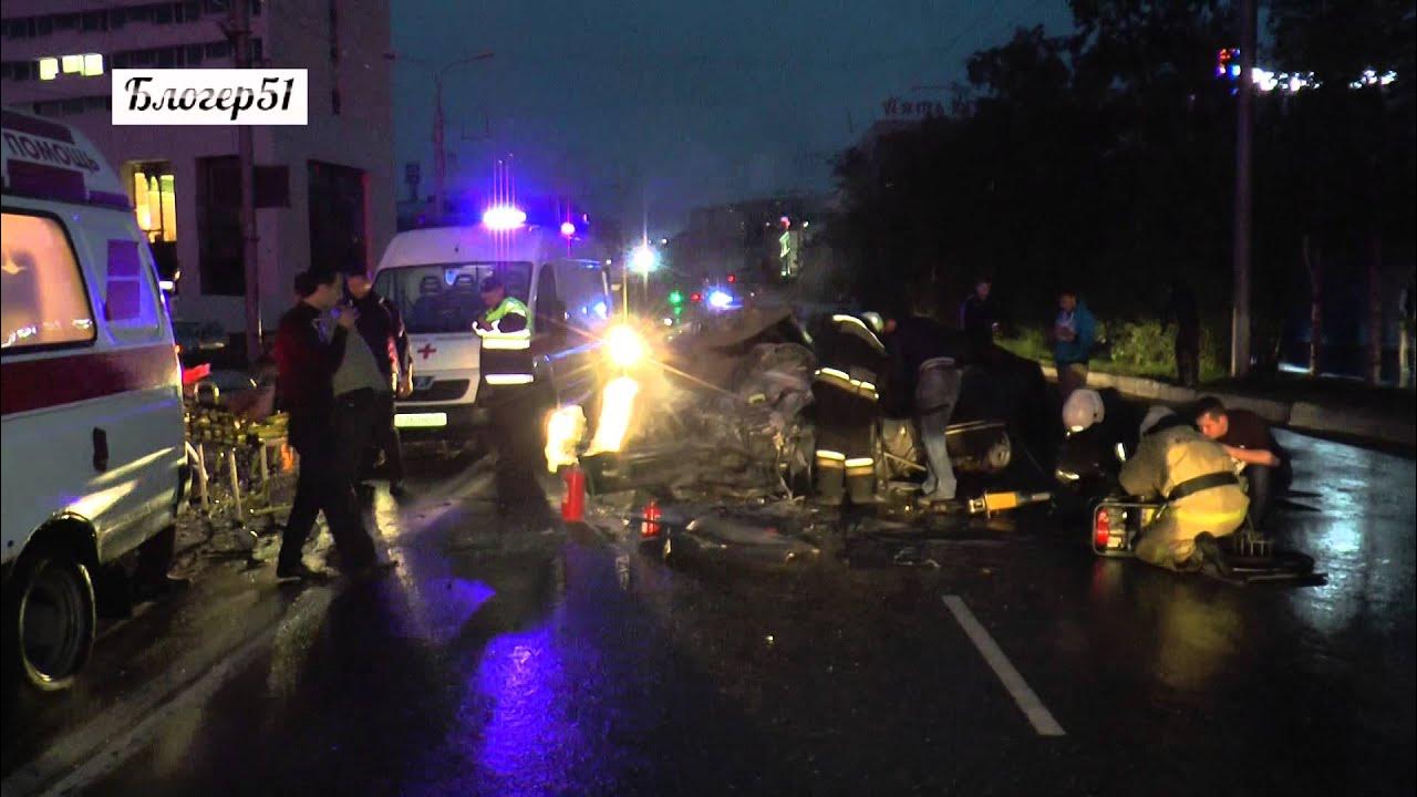 Авария на площади пять углов мурманск. Дтп на пяти углах. Дтп в мурманске на пяти углах. Авария вологда сегодня на конева зимой. Авария у длт.