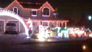 Long Island Elm Avenue Christmas Light Show