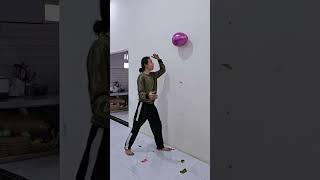 Ayah Ratu Hebat Banget Bisa Pecahin Balon Setinggi Itu