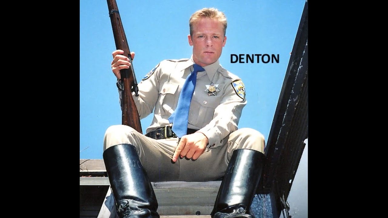 Foot/Shoe/Boot/Sock Fetish for men into men.