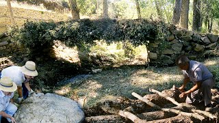 Construction of a BRIDGE with WOOD, STONES and BRANCHES to cross a river in nature