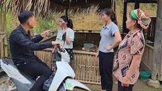Ánh told Hằng about the things Hoa had done to her, but Hằng was not interested.