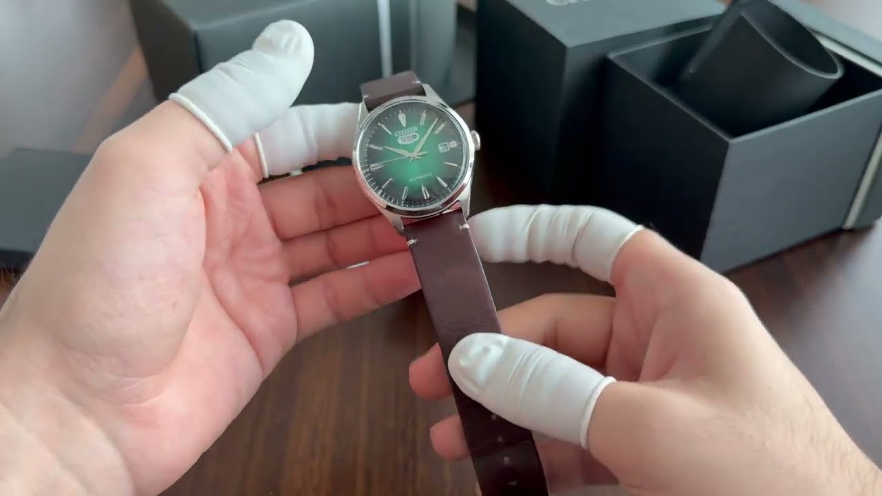 Everyday Classic with a Rich Green Twist / Citizen Day Date Model
