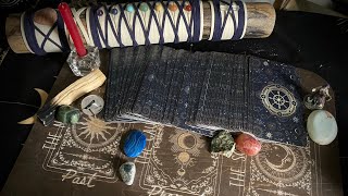 3 CARD TAROT SPREAD (past/present/future)