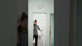 It looks like this door has a problem. the sound is a bit strange🚪 #hijenns #shortvideo #comedy