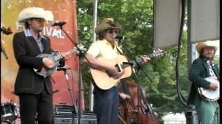 Video thumbnail of "The Cleverlys at CMA Music Fest 2 - Cash Crop"