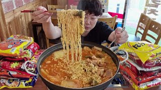 10 Packets of Ramen in Kimchi Stew & Unlimited Rice and Ramyun