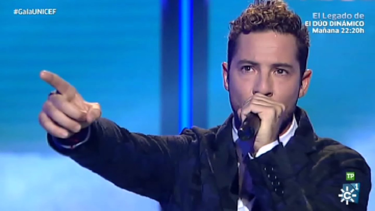 David Bisbal canta 