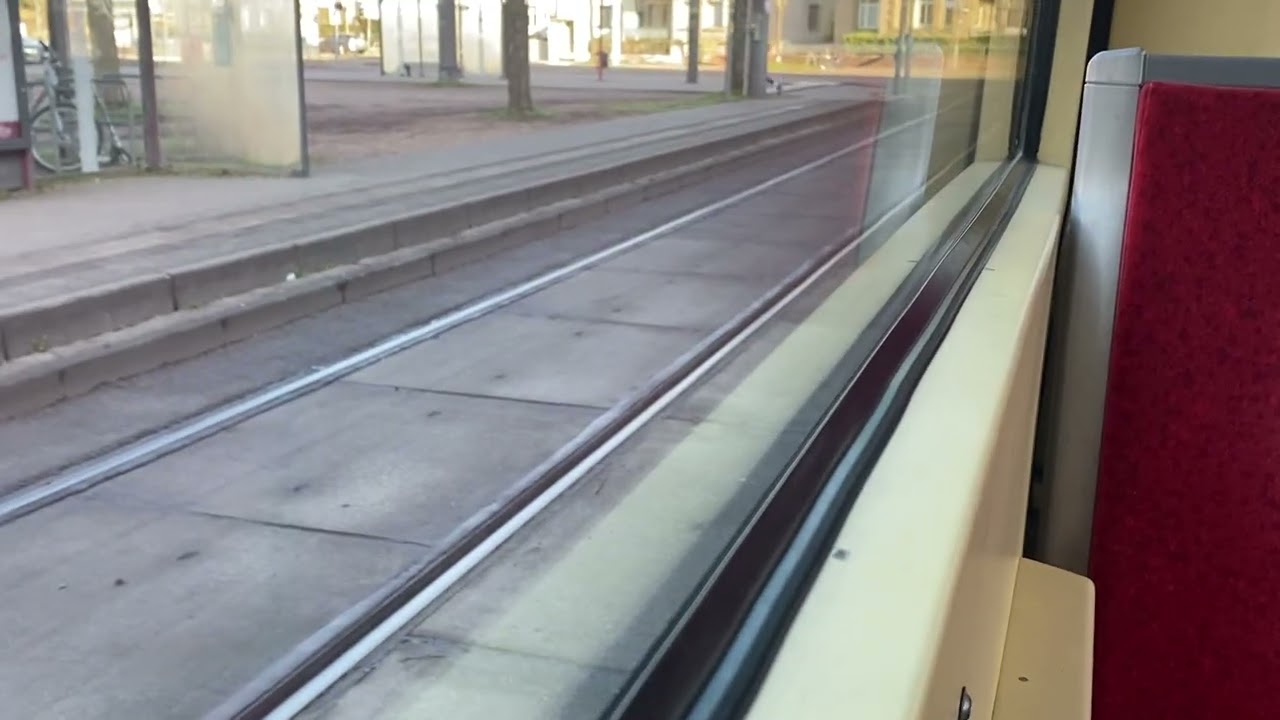 Straßenbahn Karlsruhe Einfahrt Linie 4 zum Waldstadt