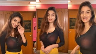 Anveshi Jain Singing In Live Chat With Her Fans
