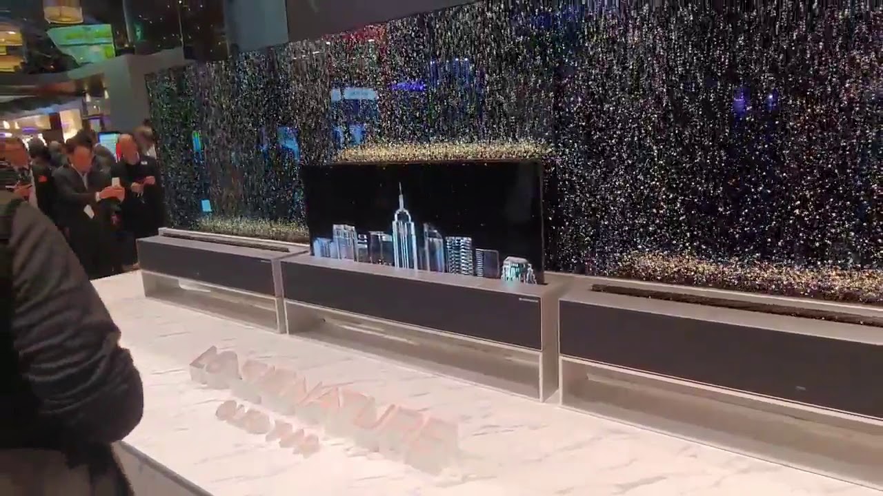 Pantallas oled flexibles LG en la ISE 2019 - YouTube