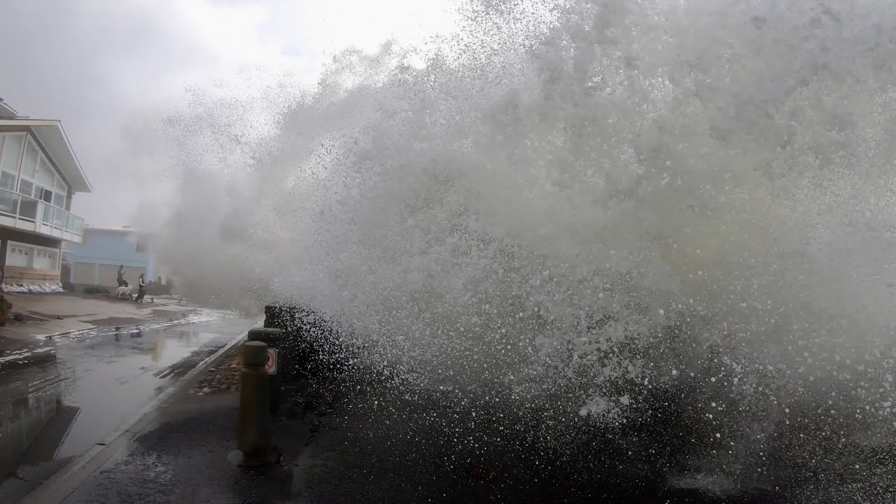 HUGE waves damage homes Pacifica pier CLOSED - YouTube