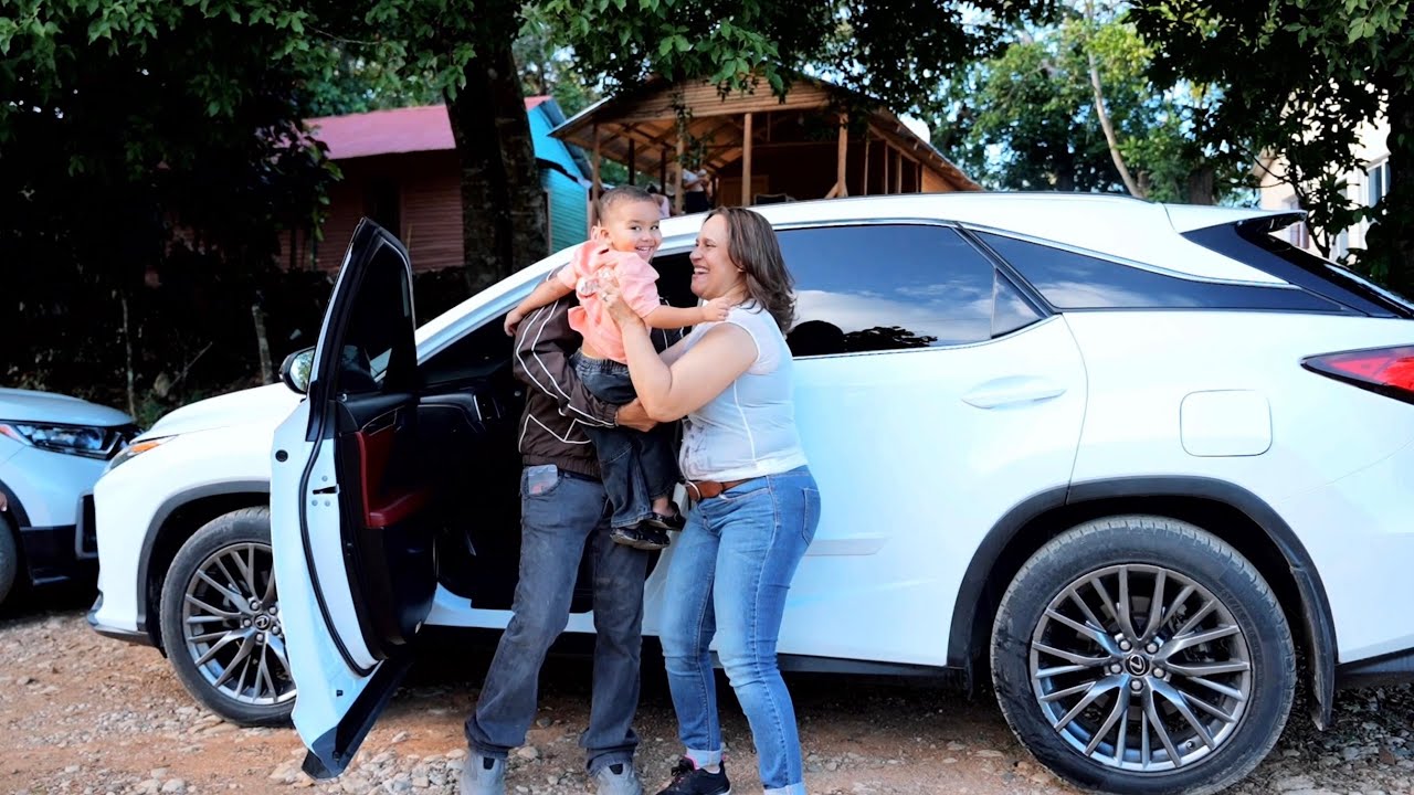 Llegó de viaje con su hijo, y lo que hizo La Vesina te dejará sorprendido…