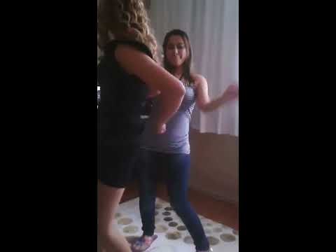 Sexy türk Kızlar Evde Parti Yapıyor Srtiptiz !