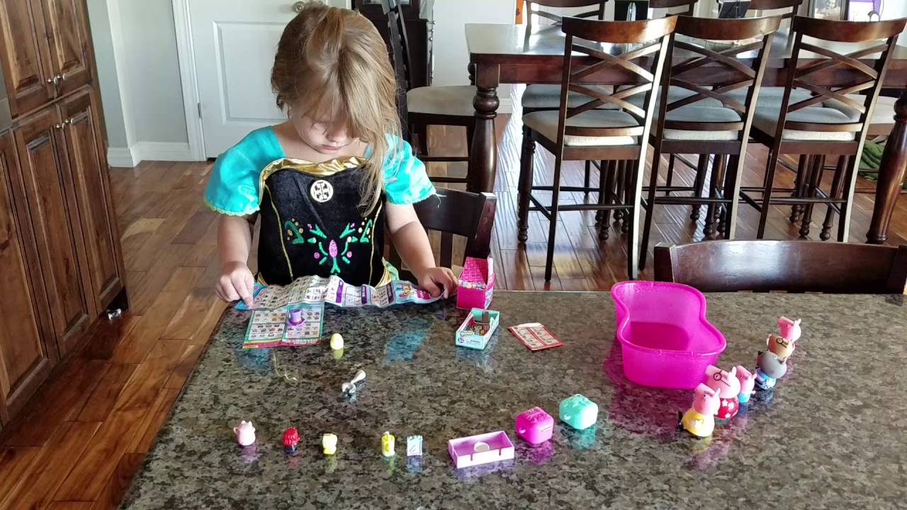 Charlie opens shopkins