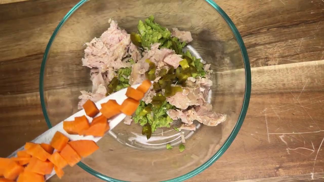 Spicy Mashed Avocado Tuna Salad 🥑🐟