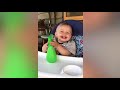 طفل لطيف يصادق مع الماء #2 ★ فيديو مضحك #woavideos