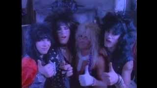 Mötley Crüe - Smokin' In The Boys Room
