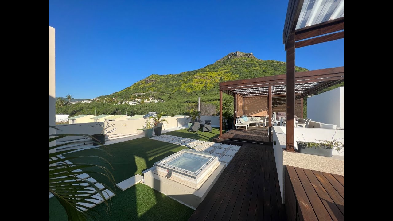 Panoramic 3-Bedroom Penthouse in Tamarin – Rooftop Jacuzzi, Ocean & Mountain Views