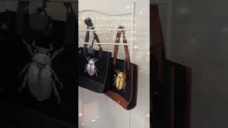 Torby W Salonie Sukienek Wioletty Toruńczak. Cekiny Są Wciąż Na Fali, A Skarabeusze To Szczęściarze