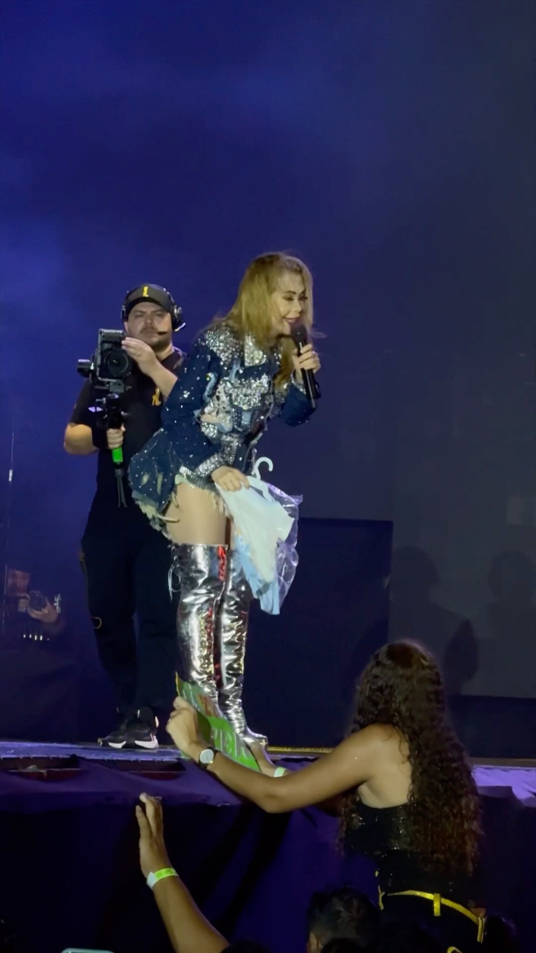 Joelma recebeu em show presente pro seu netinho