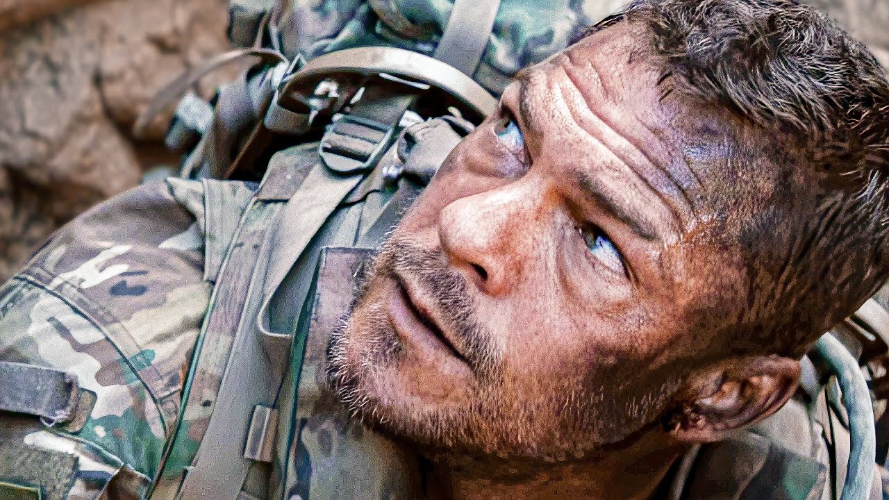Alan Ritchson's Military Squad Hides From Giant Mech - War Machine Clip ...