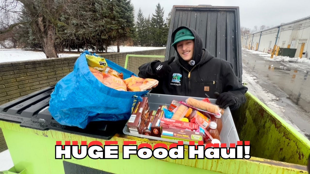 HUGE Food Haul Found Dumpster Diving…6 Grab Bags Full!