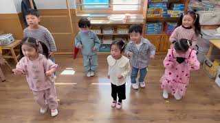 5i i e e Jump shake and run