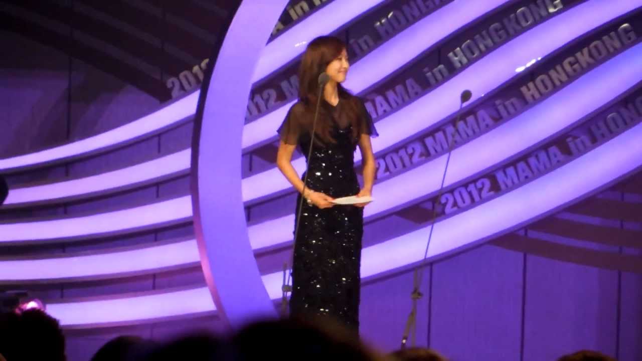 [HD/FANCAM] 121130 MAMA Victoria (f(x)) present the TVB's Choice