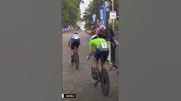 🤯 Wat een beeld: Remco Evenepoel deelt mokerslag van jewelste uit en rijdt Pogacar voorbij!