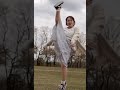 惜しい！もうちょい！ロングスカート女子のハイキック　足上げ