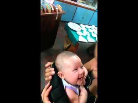 Bebe De Dos Meses Y Medio Se Rie Por Primera Vez Youtube