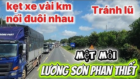 Phan Thiết ngập kẹt xe hàng 10km nối đuôi nhau