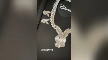 Cardi B showing off her new chain #rap #youtubers #subscribe #subscribe #youtube #dance #cardib