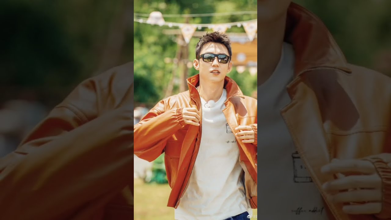 The way Jingyu looking at his childhood photo is really adorable!#shorts #黄景瑜 ##huangjingyu