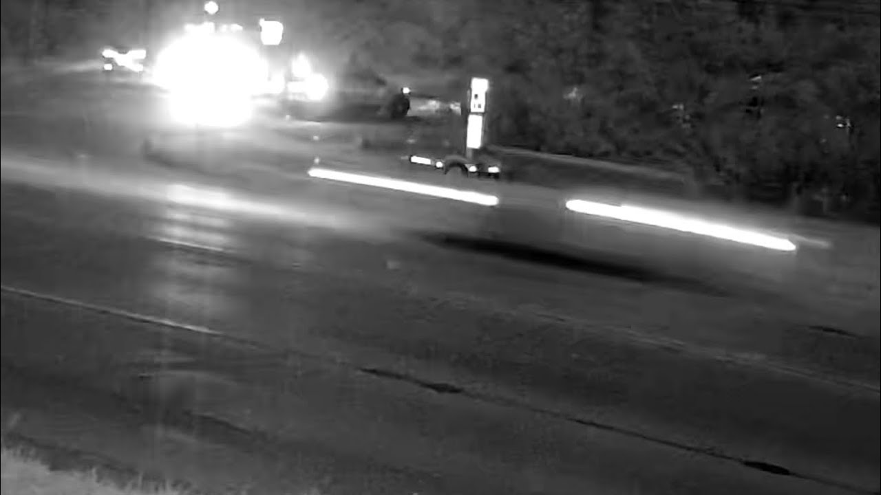 Public Safety Hazard: Traffic Goes 69mph as 2 Crashed Cars are Pulled Over & Cars Are Turning Left