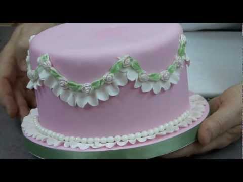 How To Make Fondant Ruffles With a Garret Frill Cutter | Global Sugar Art