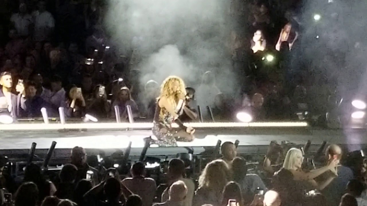 Shakira - Nada (World Tour) Dallas Texas - YouTube