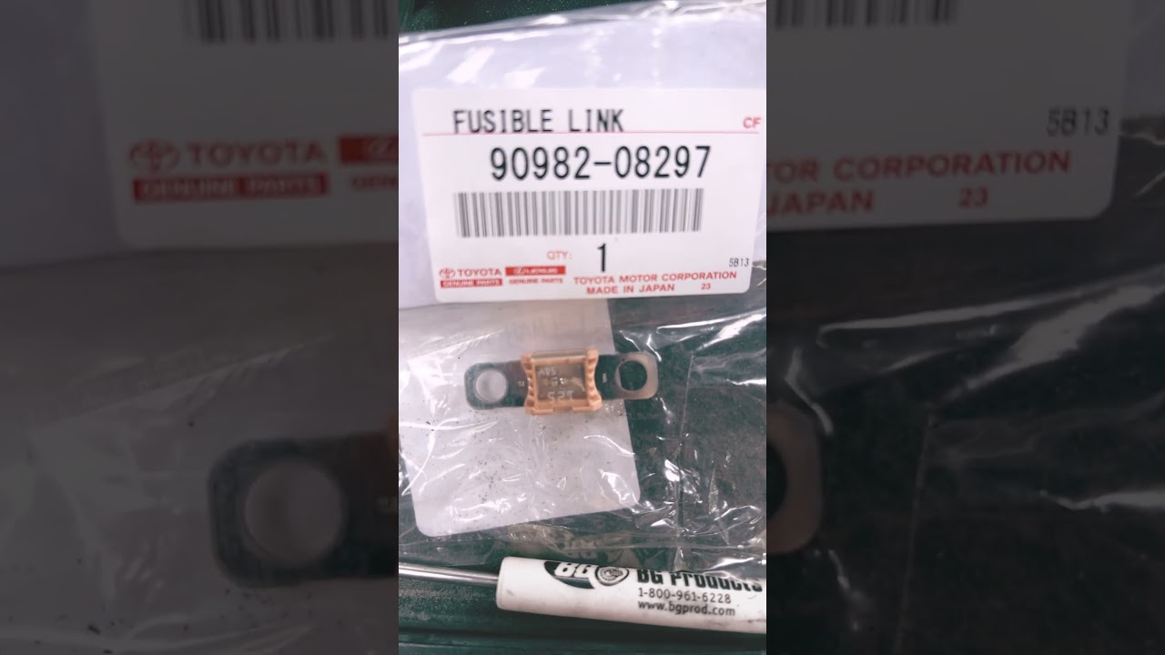 2015 Toyota Prius main 12v battery fuse under fuse box’s