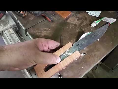 वीडियो: चाकू के लिए टाइपसेटिंग हैंडल कैसे बनाएं
