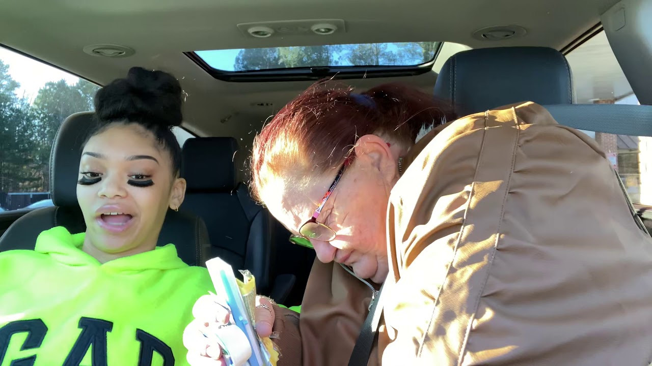 Ellen Degeneres Taught Me How To Put On EyeLashes (prank)