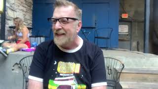 Gus Swanda "Ricky es un grand stinkeroo" opens Lucy cards