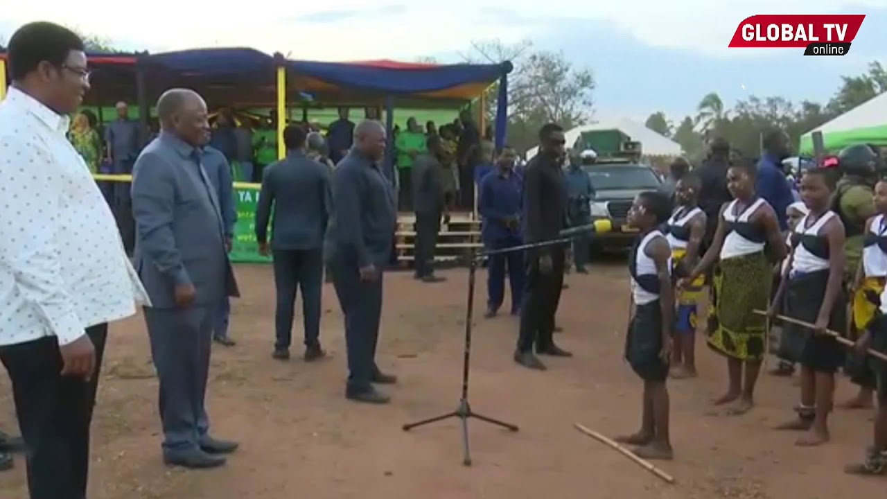 RAIS MAGUFULI ALIVYOCHEZA NA WATOTO WIMBO WA KISUKUMA