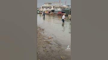 anh e câu cá trên sông hồng