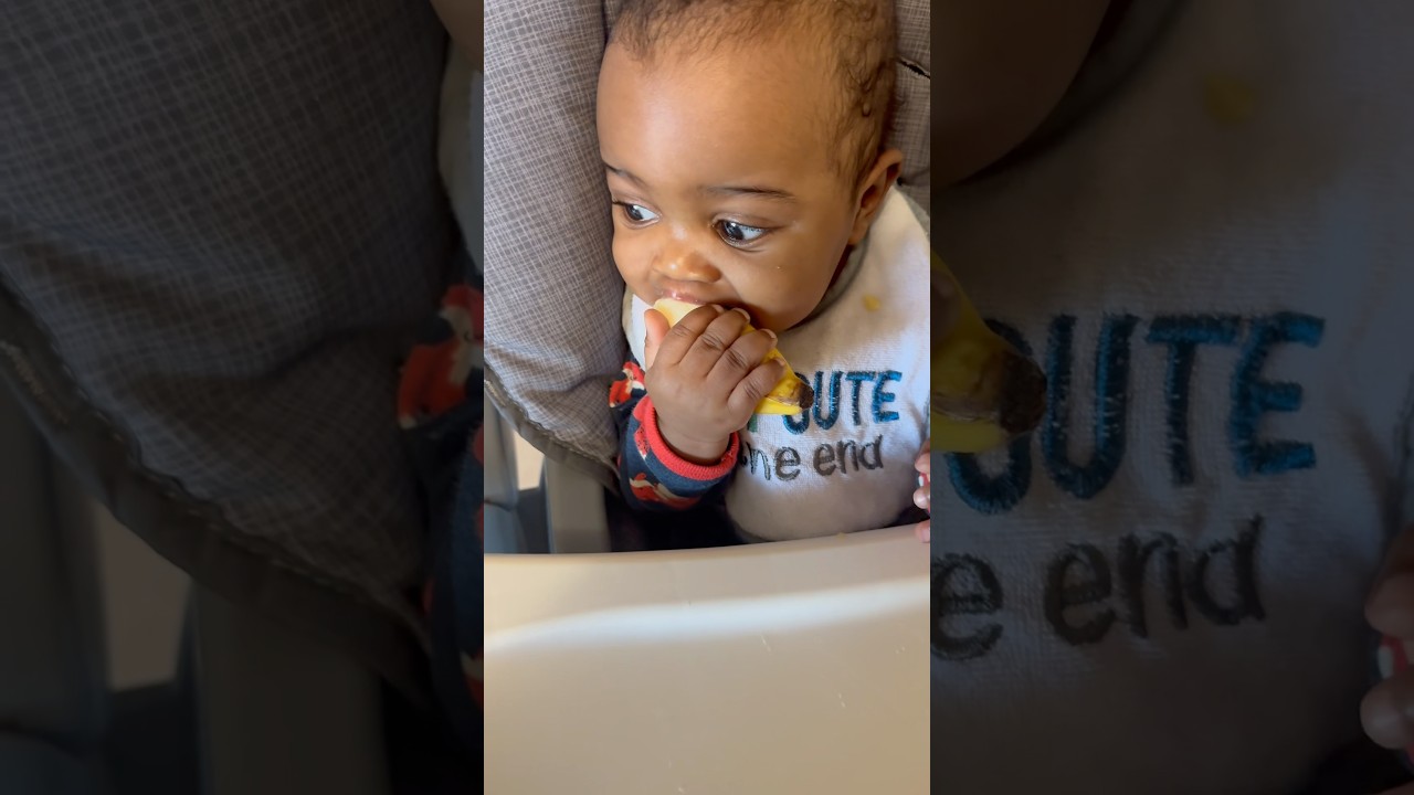 6 Month Old Tries Banana for the First Time 🍌 #momlife #babyreaction #parenting #babyfood #fyp