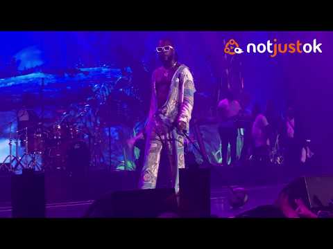 Watch Burna Boy's Epic & Dramatic Stage Entrance