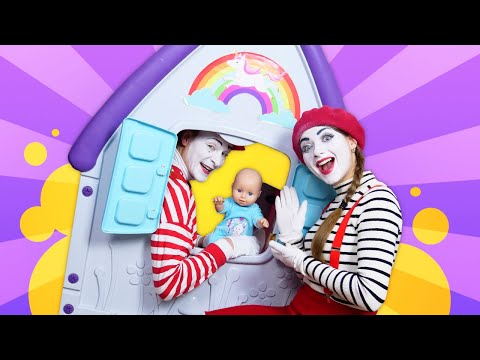 Tolles Video mit Clowns. Neues Haus für die Baby Born Puppe. Lustiges Spielzeug Video für Kinder