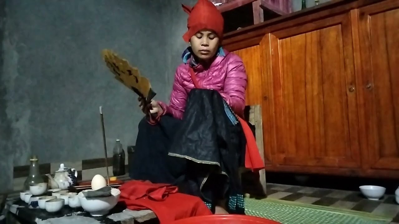 Cô thầy bói, bói chuẩn biết cả tên CON MA NGŨ HẠI