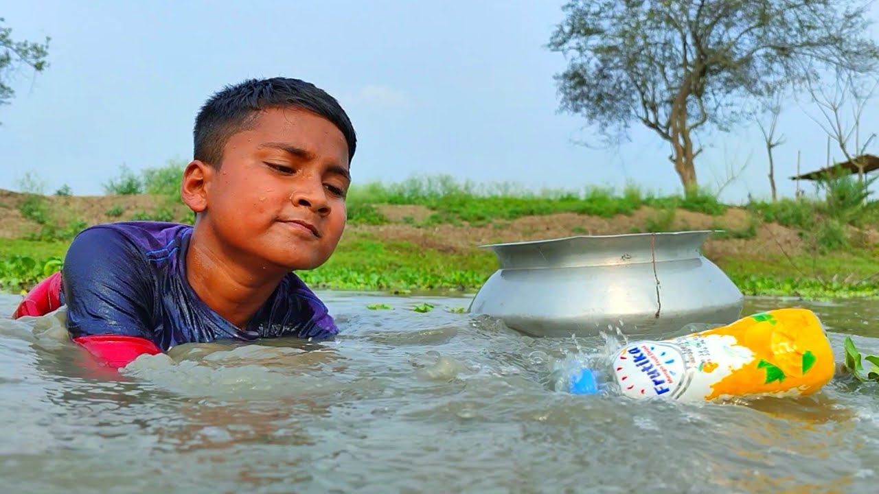 Amazing Fishing Video | Smart Boy Catch Fish With Plastic Bottle Fish ...